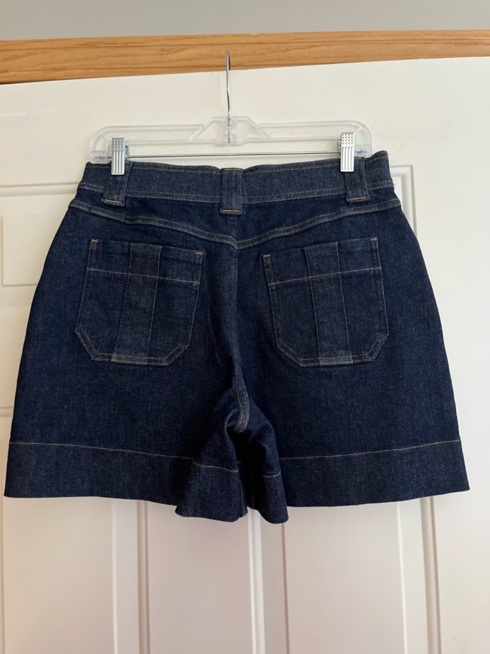 New women’s Spanx dark wash denim pull on trouser short. Size medium. - Picture 2 of 13